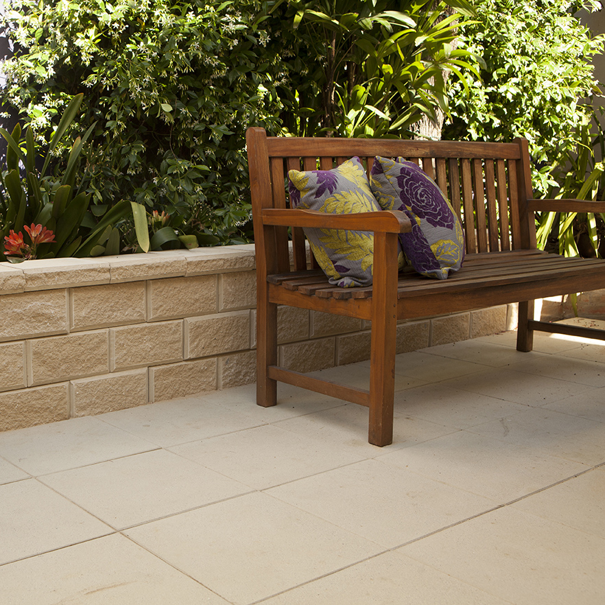 Wallstone Grande Garden Wall Blocks - Oatmeal