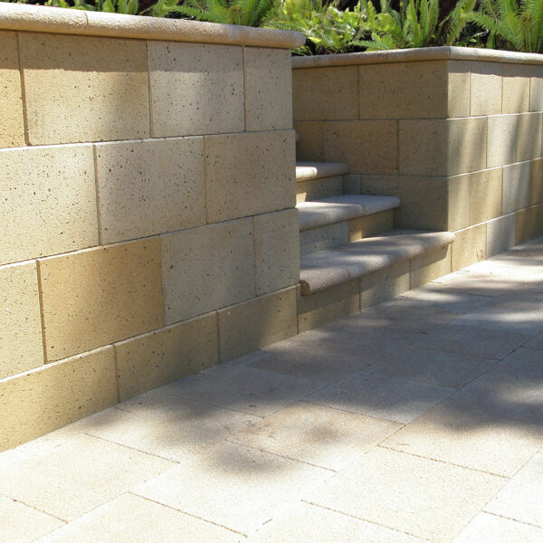 Freestone Block Garden Wall & Steps - Limestone Smooth