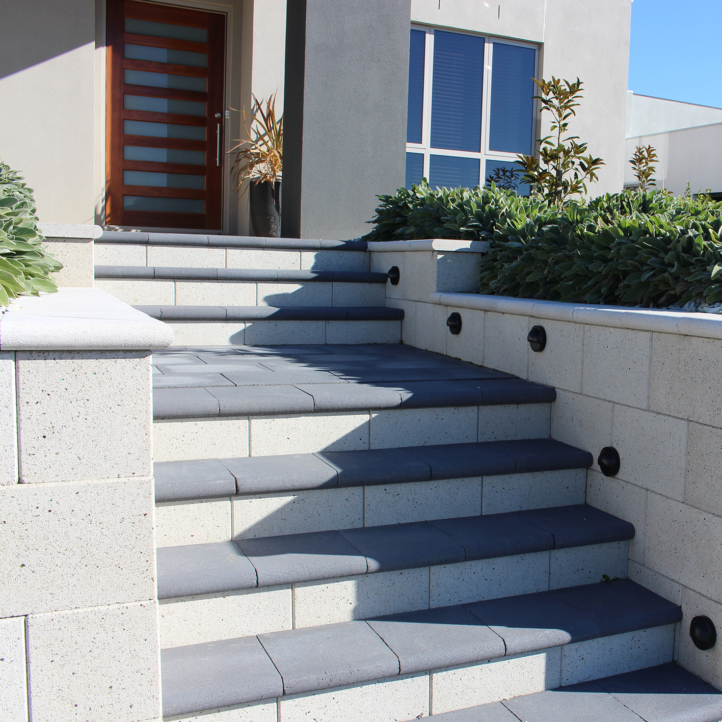 Freestone Block Retaining Wall and Steps | Mist Smooth