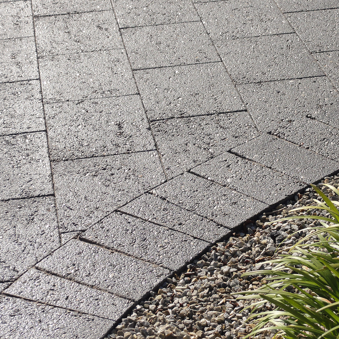 The Difference Between Pavers and Concrete Pavers Vs Concrete